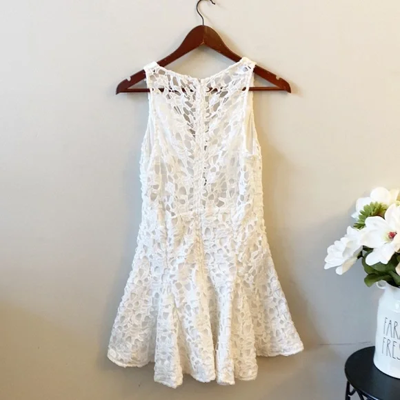Tea & Cup Los Angeles White eyelet lace v neck halter mini dress cocktail Medium - Picture 9 of 12